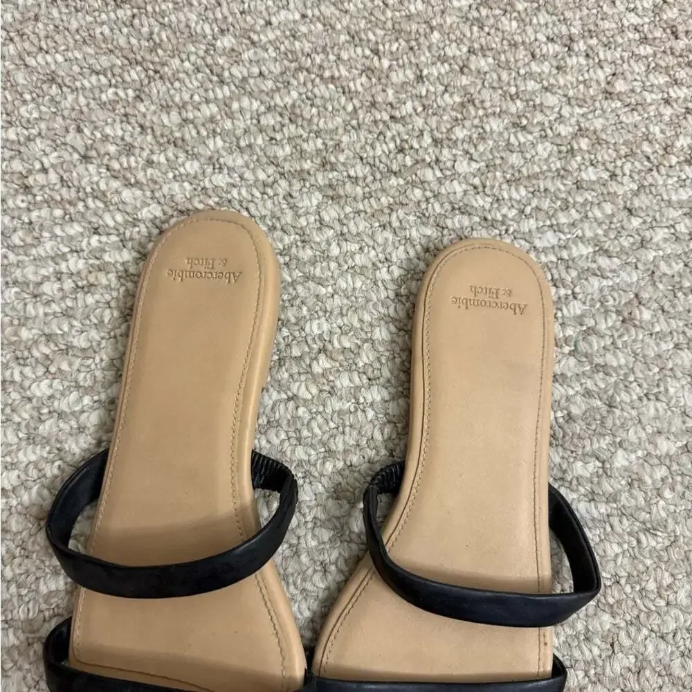 Abercrombie and Fitch Slides sandals tan black size 9/10